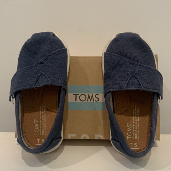 Toms navy blue with white soles shoes. Size T5. - Picture 4 of 6